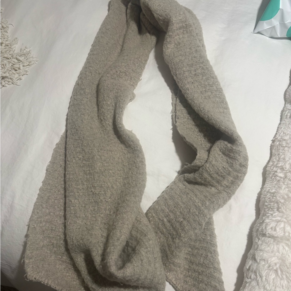 Free People Gray scarf